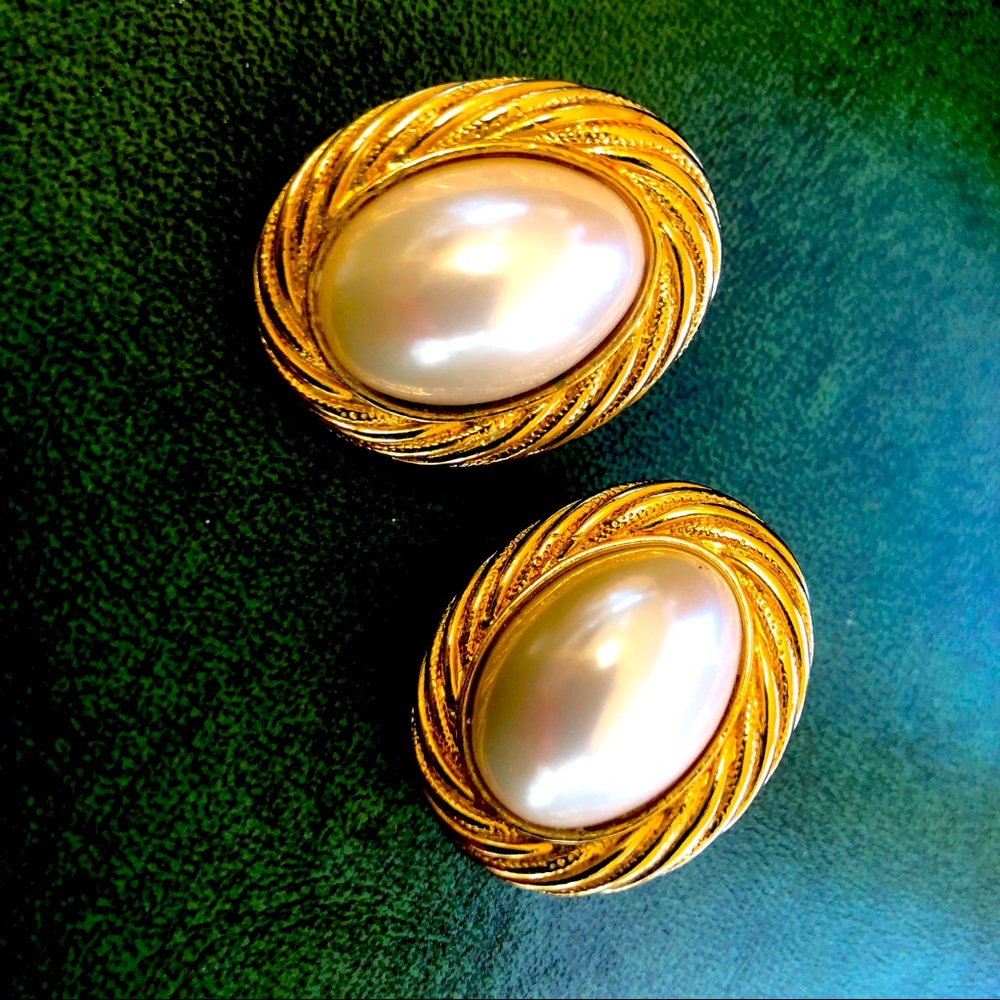 Gold tone and pearl large oval pierced earring